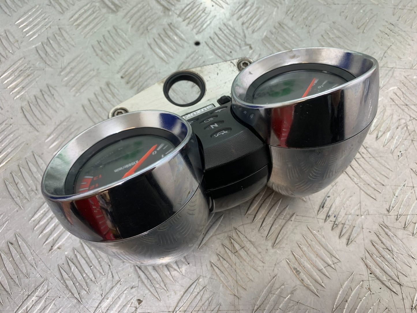 SUZUKI GSF1200 GSF 1200 BANDIT CLOCKS SPEEDO DASH   YEAR 2001-2004 (CMB1188)