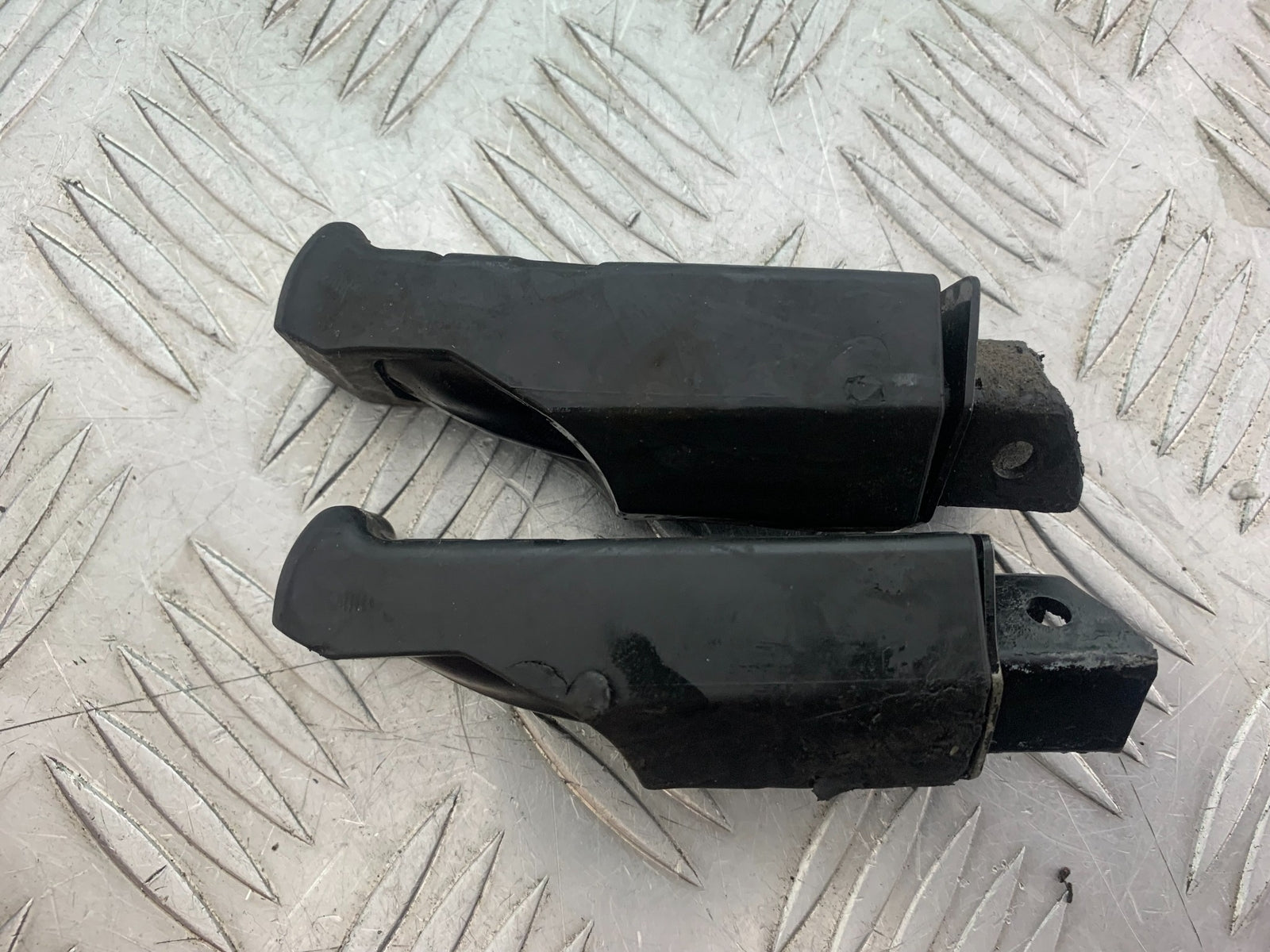 KAWASAKI J125 J125 FOOTPEGS   YEAR 2016-2020 (CMB1158)