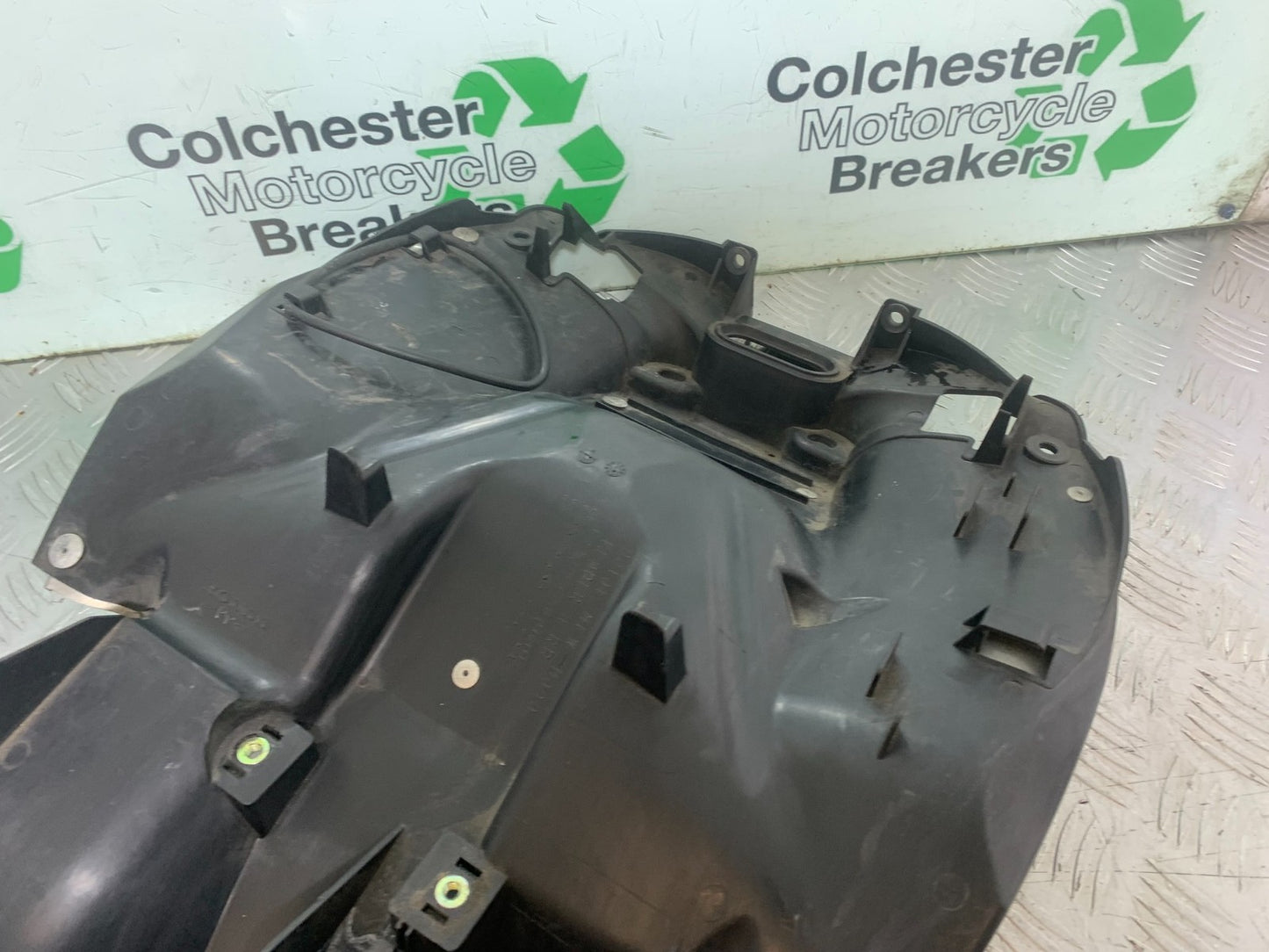 HONDA VFR800 VFR 800 V-TEC UNDERTRAY  YEAR 2002 -09 (CMB1296)