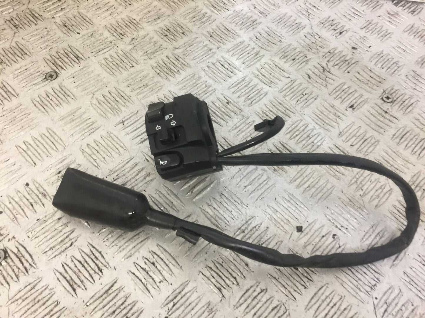 KAWASAKI Z400 Z 400 LEFT SWITCH GEAR   YEAR 2019  (STOCK 672)