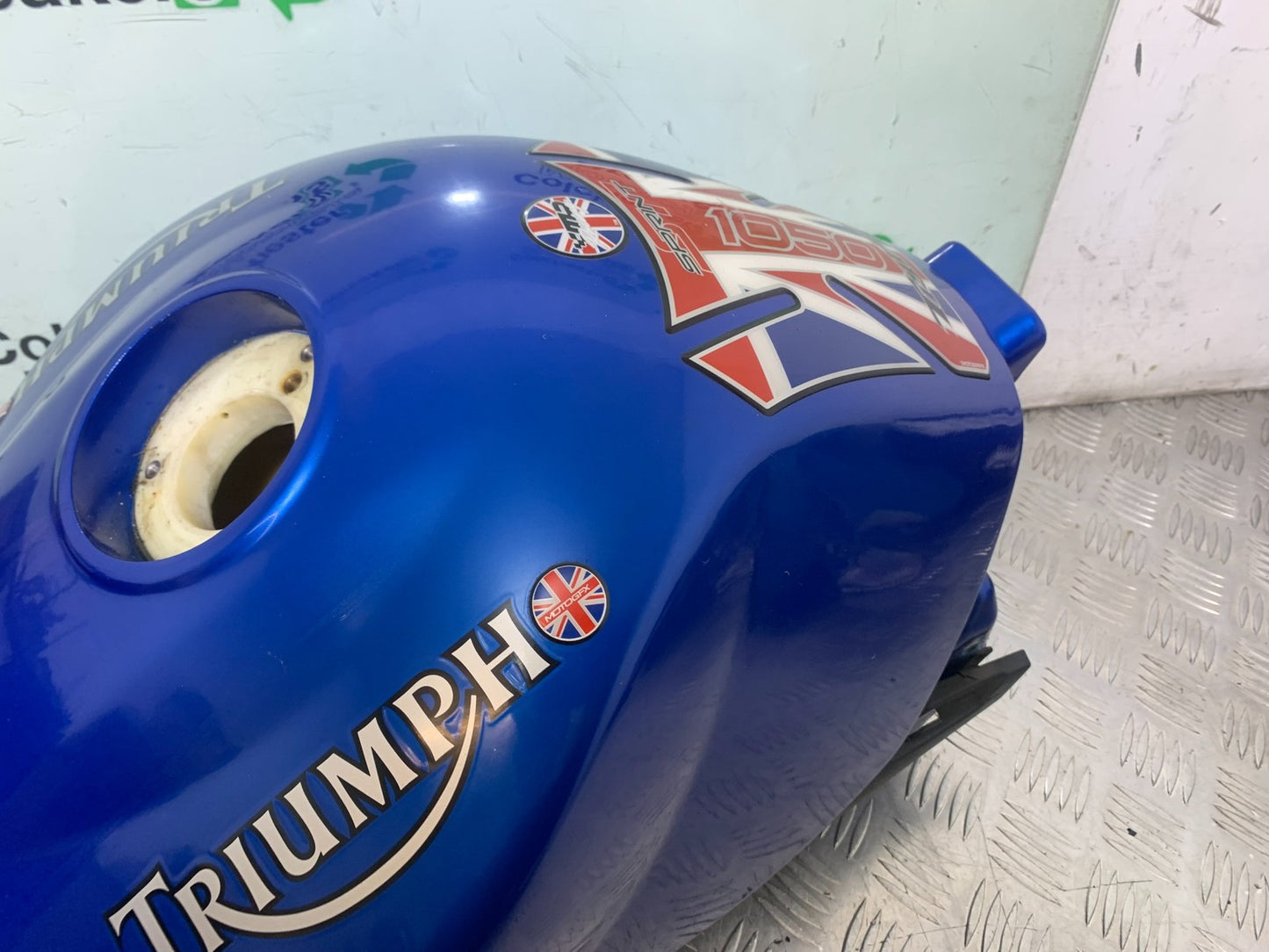 TRIUMPH 1050 SPRINT ST PETROL TANK  2004-2007 (CMB1197)
