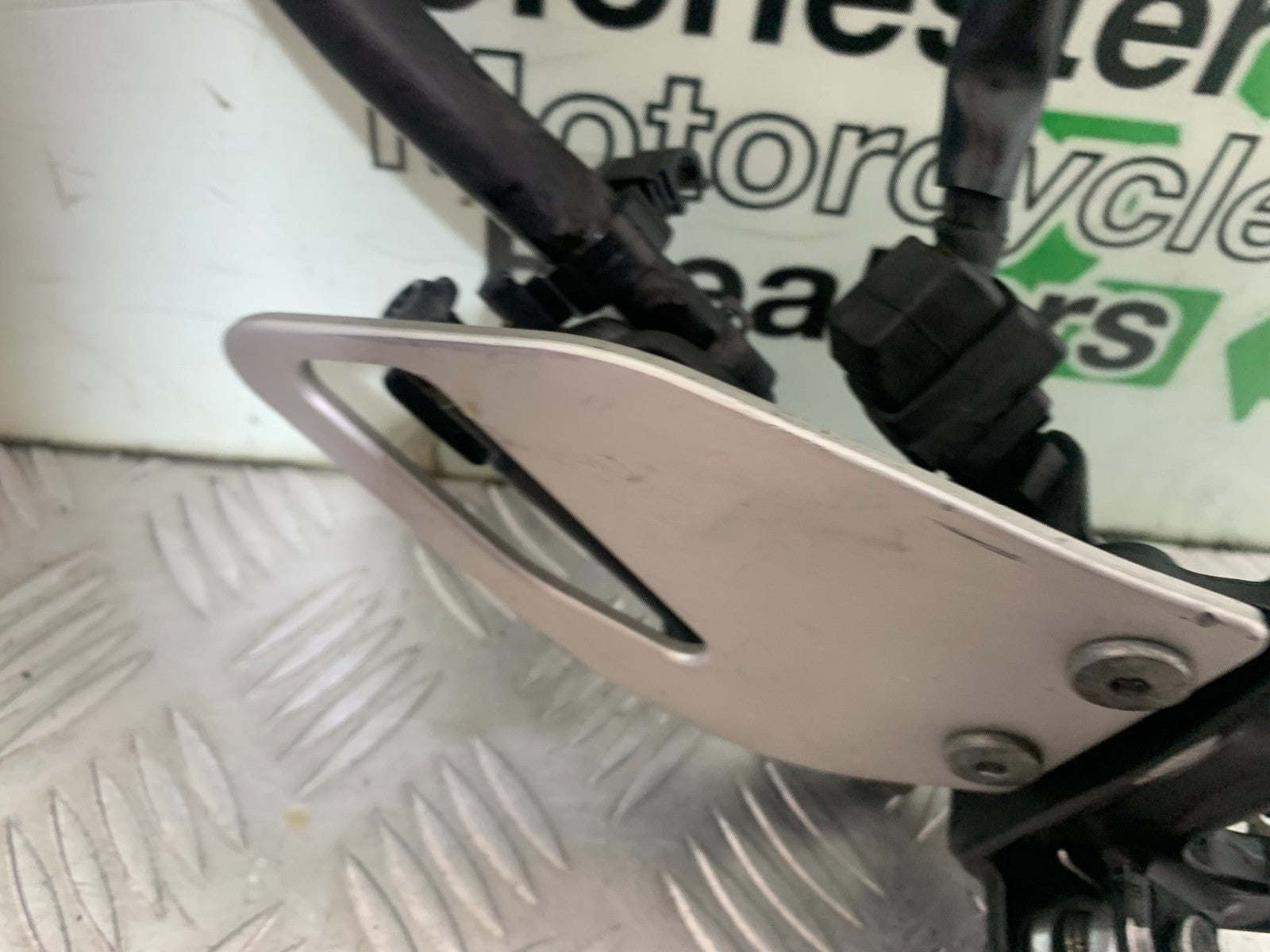YAMAHA XSR900 XSR 900 FRONT RIGHT HANGER  YEAR 2022-2024 (CMB1215)