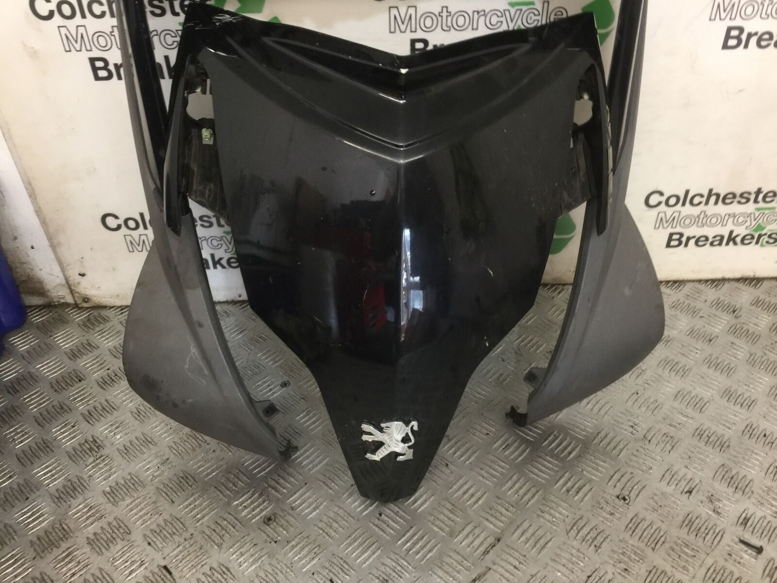 PEUGEOT GEOPOLIS 125 FRONT FAIRING PANEL  YEAR 2011  (STOCK 887)