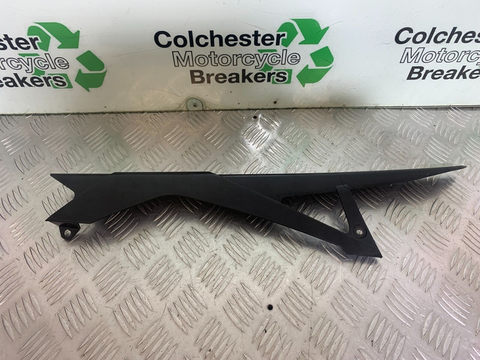 YAMAHA XJ6 XJ6-S CHAIN GUARD  YEAR 2009-2015  (CMB1070)