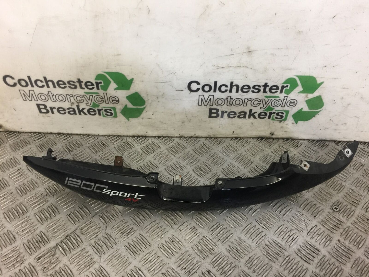 MOTO GUZZI SPORT 4V RIGHT SEAT PANEL  YEAR 2009 (STOCK 469)