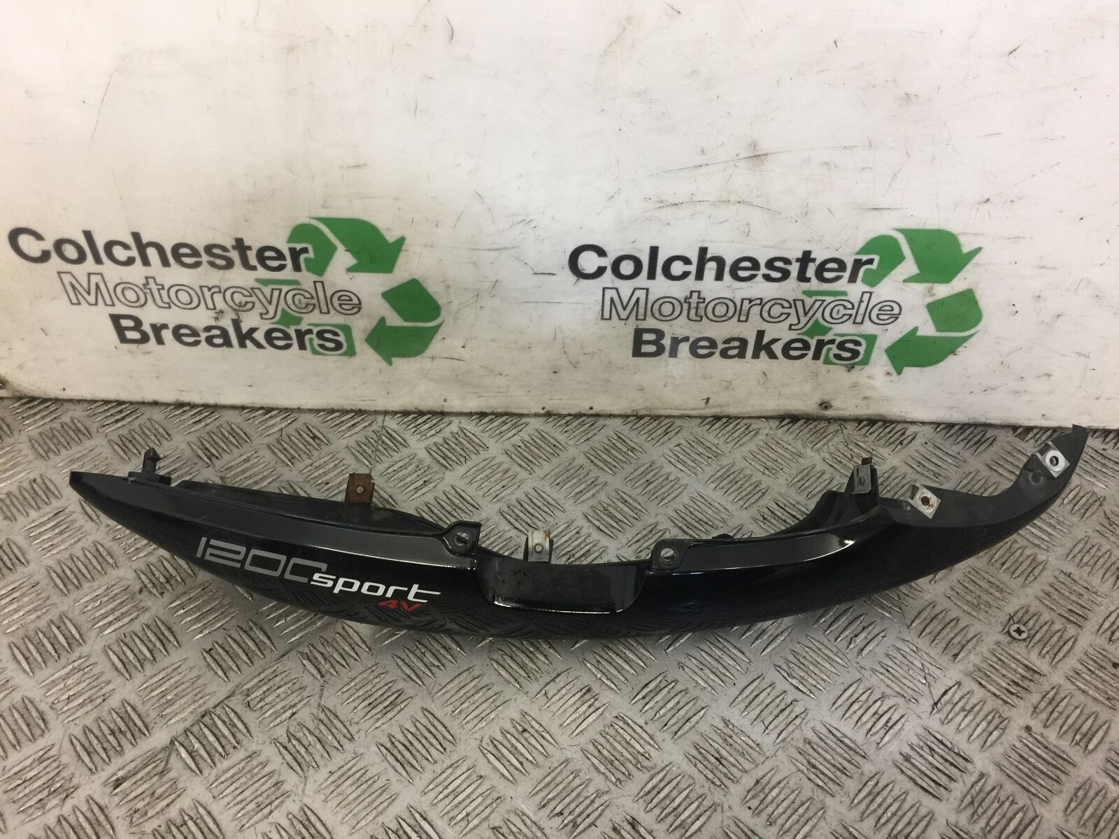 MOTO GUZZI SPORT 4V RIGHT SEAT PANEL  YEAR 2009 (STOCK 469)