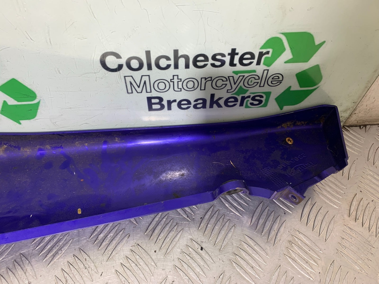 TRIUMPH TROPHY 900 LEFT SEAT PANEL   YEAR 1991-95 (CMB1251)