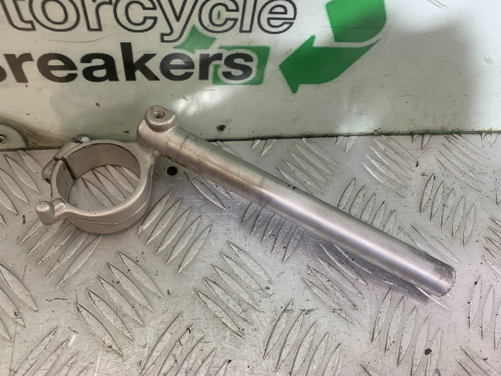 SUZUKI GSXR750 GSXR 750 K4 K5 RIGHT HANDLEBAR   2004-2005 (CMB1319)