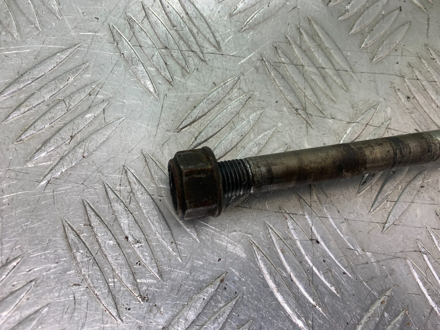 HONDA CG125 CG 125 SWINGARM SPINDLE   YEAR 1998-2000 (CMB1282)