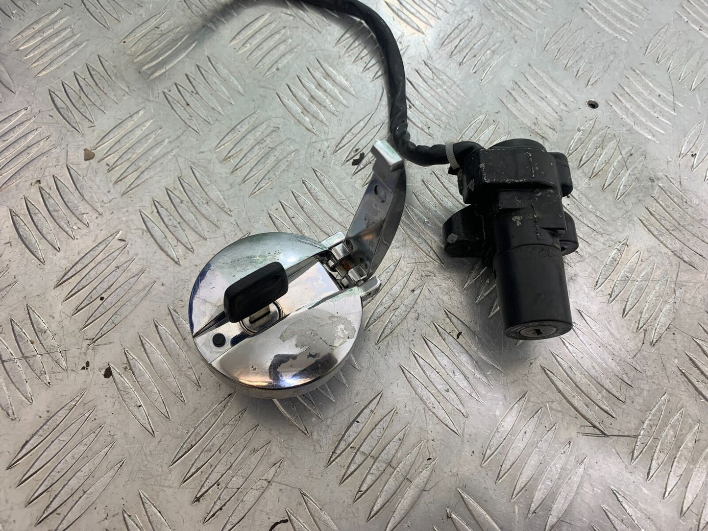 MUTT GT-SS 125 IGNITION SWITCH AND PETROL CAP  YEAR 2020- 2024  (CMB1085)