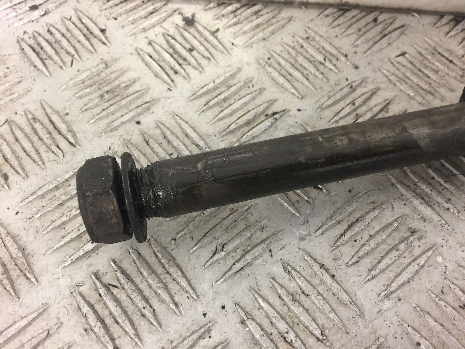 HONDA CB900 CB 900 HORNET REAR WHEEL SPINDLE  YEAR 2002 STOCK 395