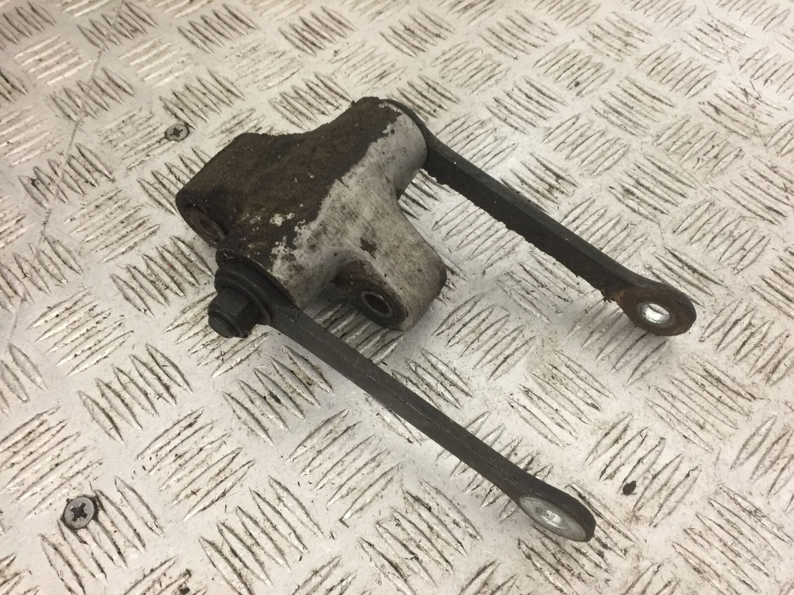 YAMAHA FZS600 FAZER 600 REAR SHOCK LINKAGE  YEAR 2002-03  (STOCK 790)