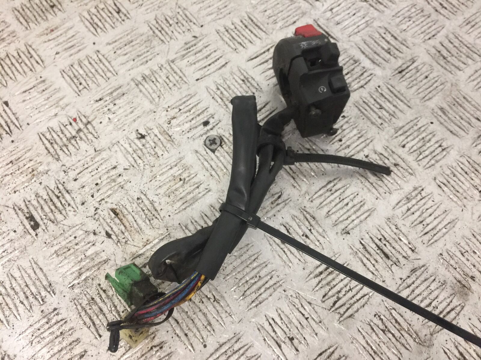 KAWASAKI ZX9R ZX9 E1 RIGHT SWITCH GEAR   YEAR 2000 (STOCK 795)