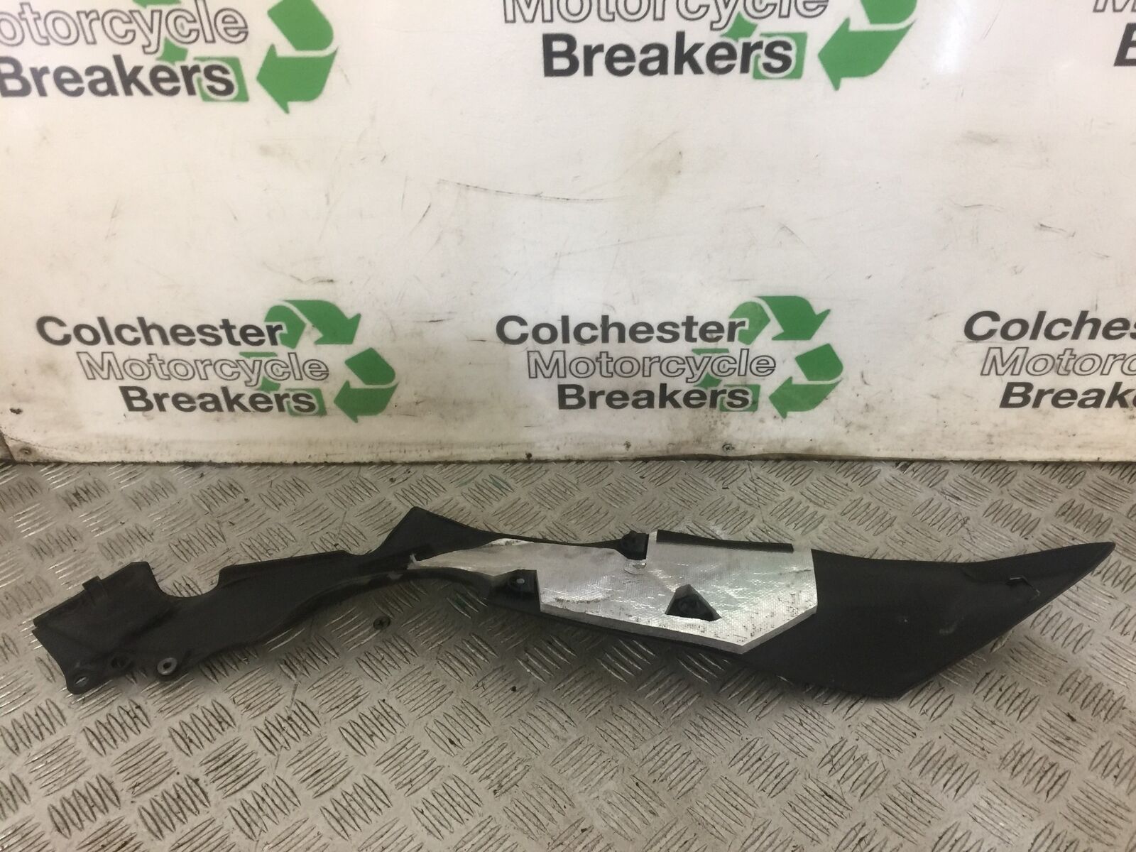 KAWASAKI Z125 Z 125 LEFT SEAT PANEL 2018-2020 (STOCK 743)