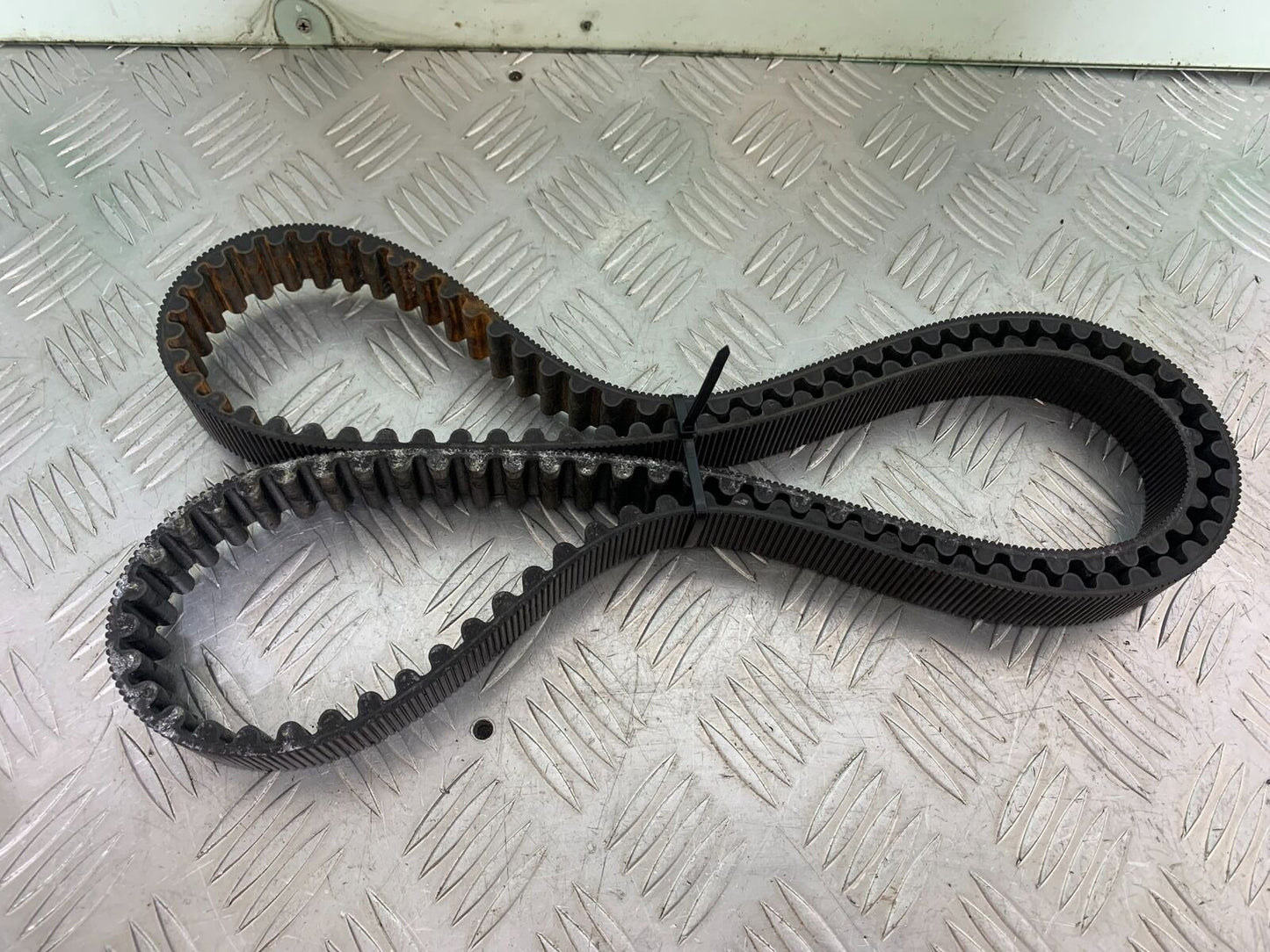 TRIUMPH THUNDERBIRD 1600 DRIVE BELT  YEAR 2011 (CMB1107)