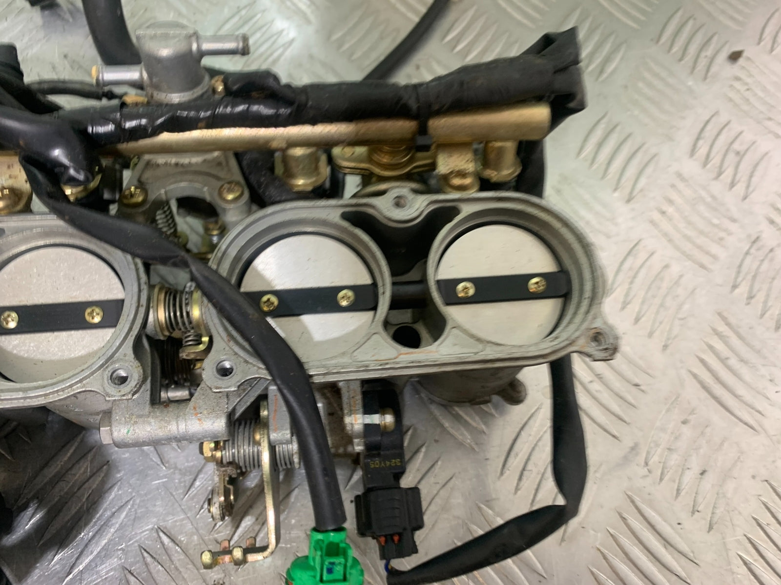 YAMAHA YZF R1 THROTTLE BODIES   YEAR 2004-2006 (CMB1155)