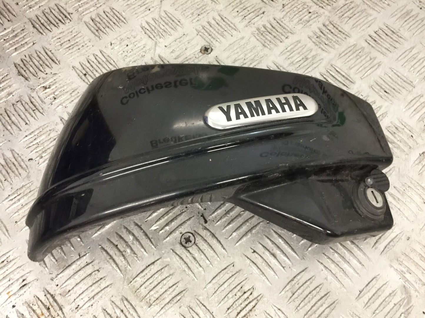 YAMAHA XVS 650 DRAGSTAR LEFT SEAT PANEL   YEAR 1996-2006 (STOCK 883)