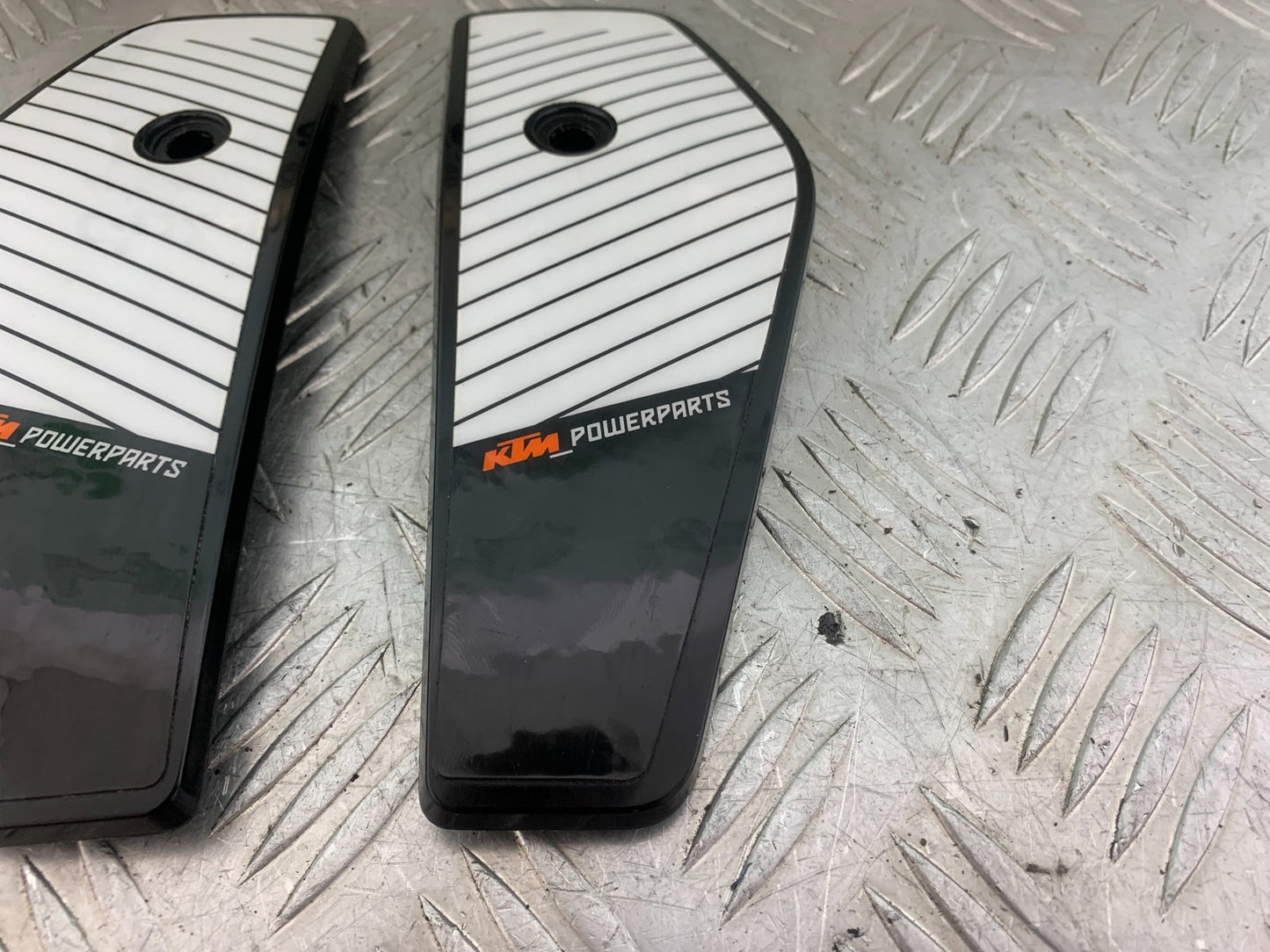 KTM 690 DUKE R LC4 RADIATOR GUARD INFILLS YEAR 2012-2015  (CMB1180)