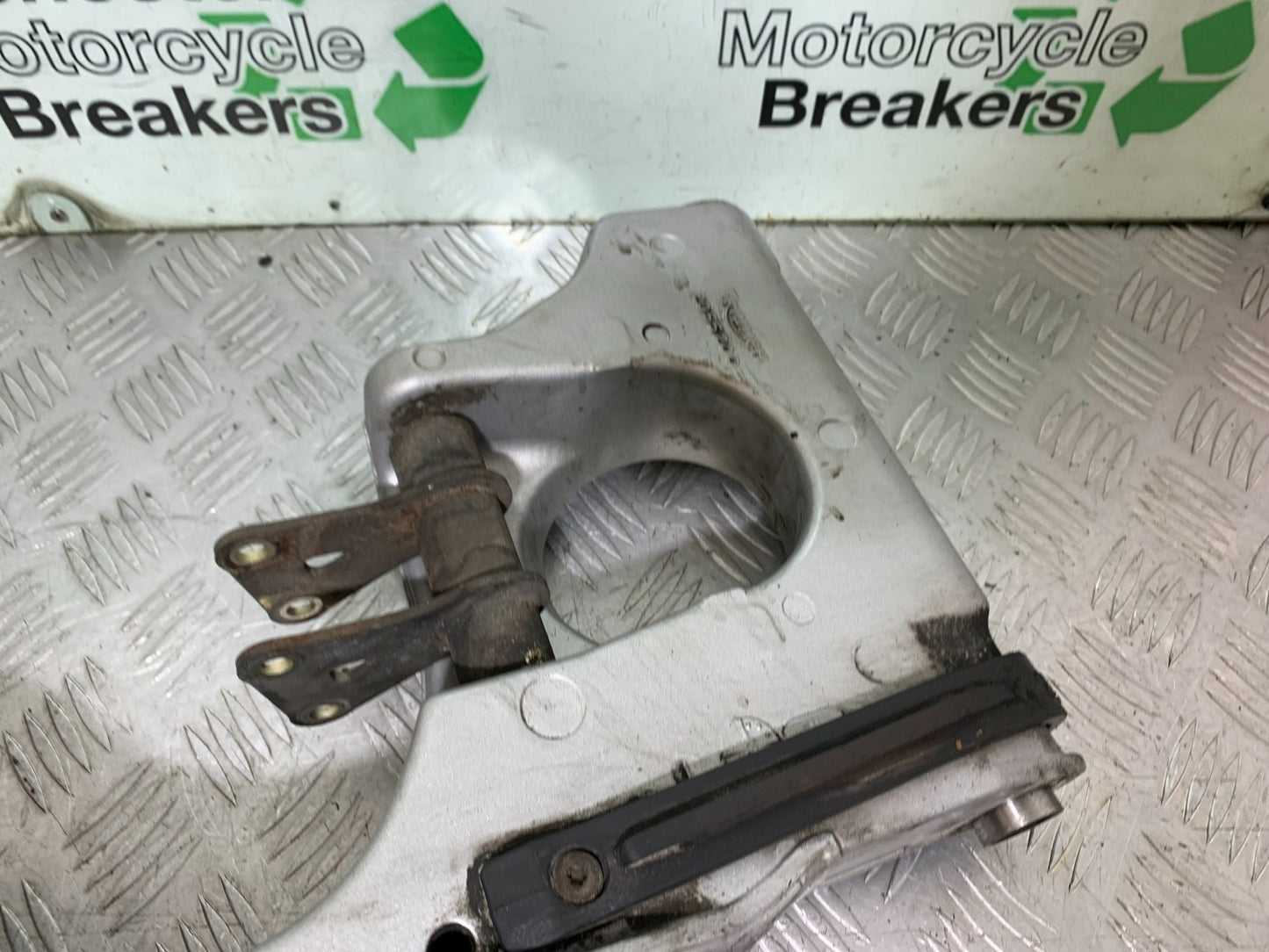 TRIUMPH 955I SPRINT RS SWINGARM  YEAR 1999-03 (CMB1313)
