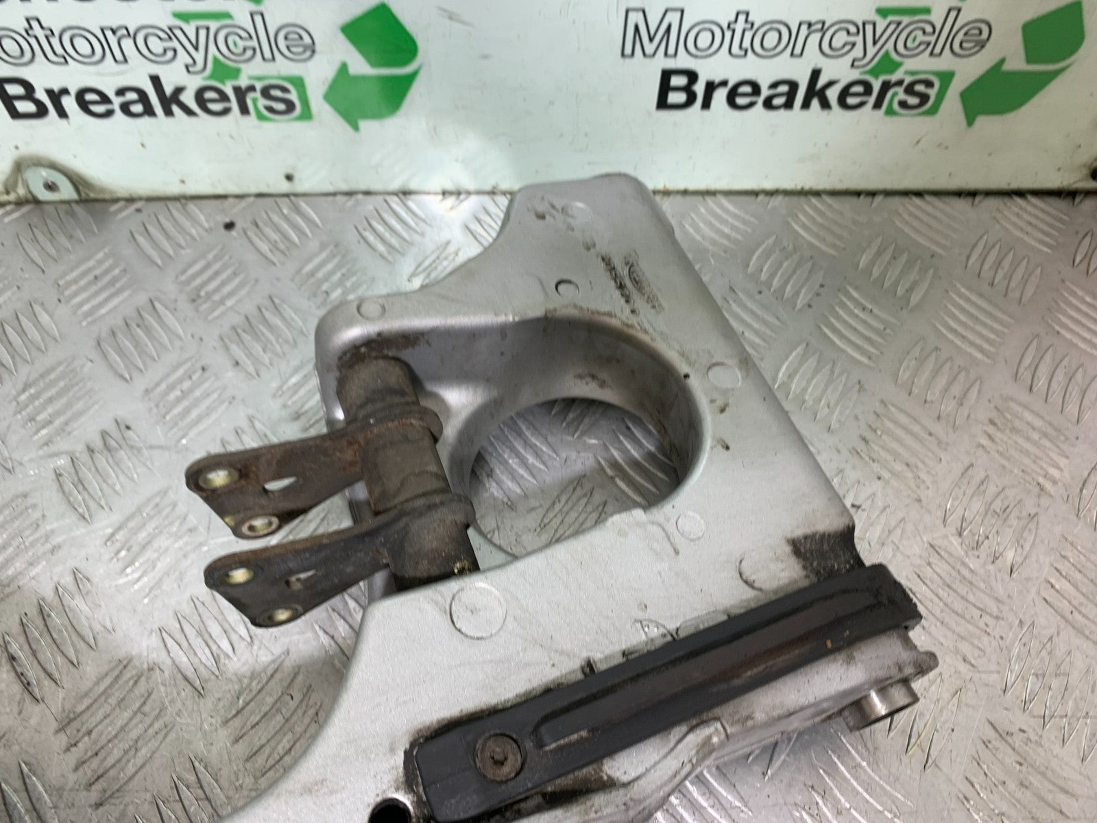 TRIUMPH 955I SPRINT RS SWINGARM  YEAR 1999-03 (CMB1313)