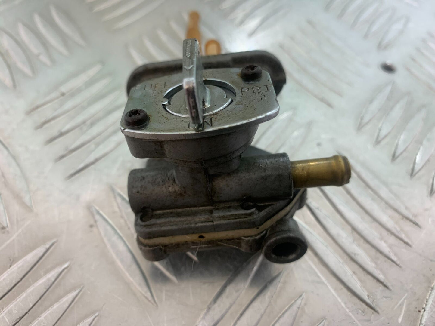 KAWASAKI ZR 750 ZEPHYR PETROL TAP  YEAR 1991-95 (CMB1008)