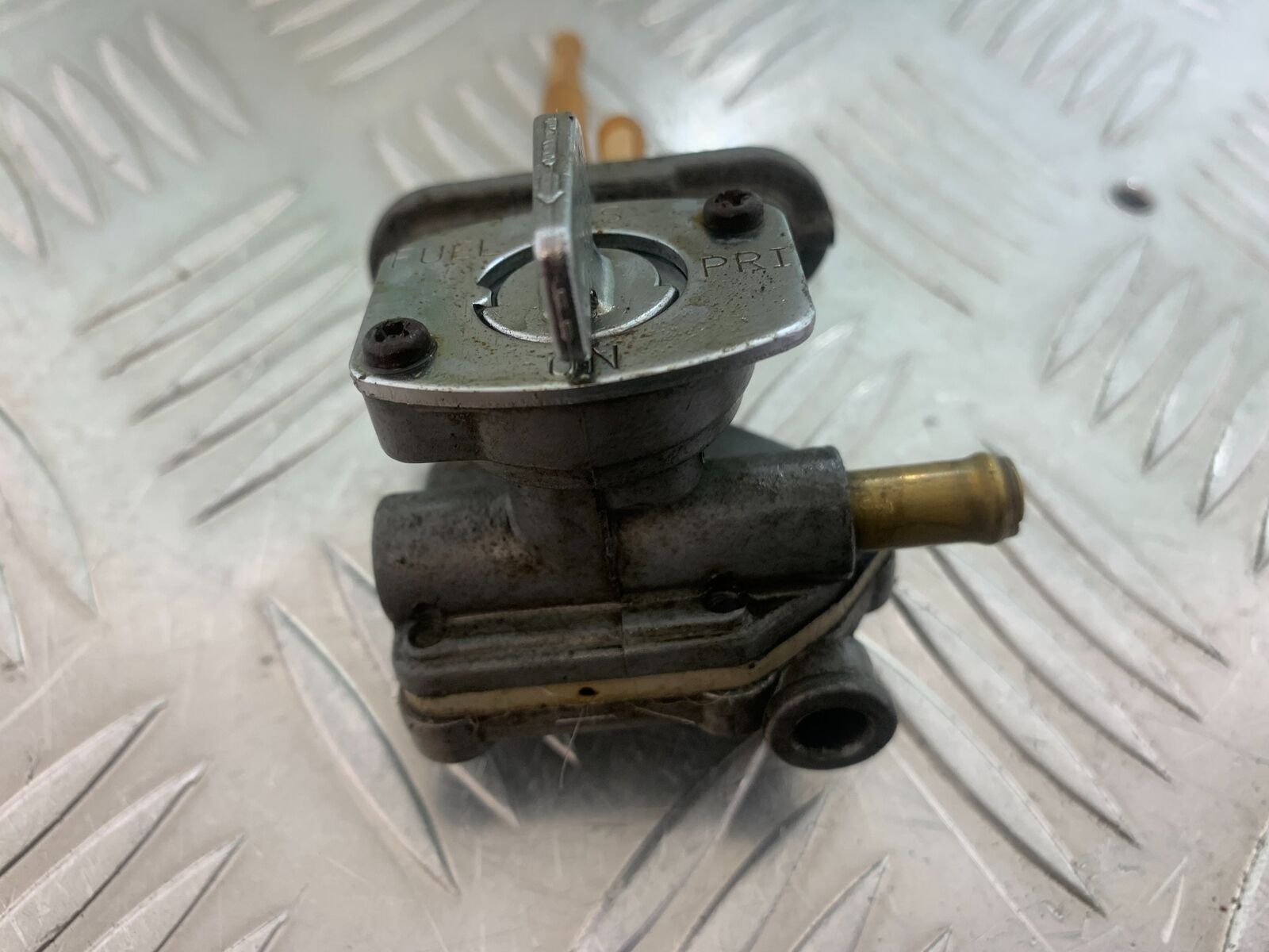 KAWASAKI ZR 750 ZEPHYR PETROL TAP  YEAR 1991-95 (CMB1008)
