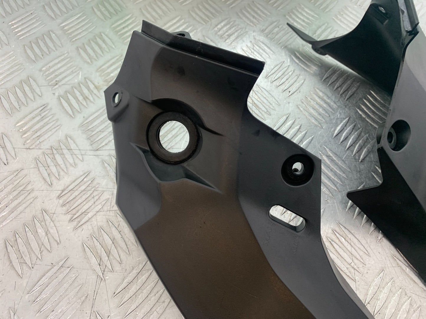 KTM DUKE 125 LEFT AND RIGHT INFILLS  YEAR 2017-2022 (CMB1222)