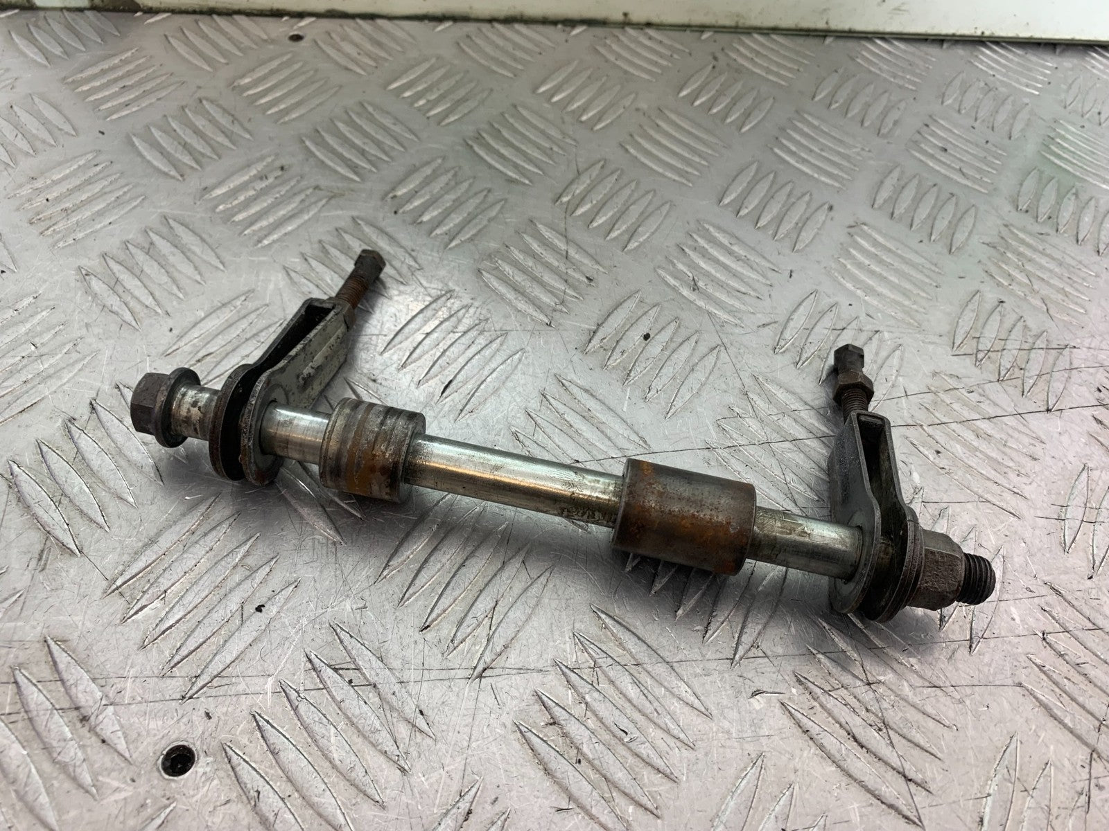 YAMAHA YBR125 YBR 125 REAR WHEEL SPINDLE  YEAR 2010-2017 (CMB1252)
