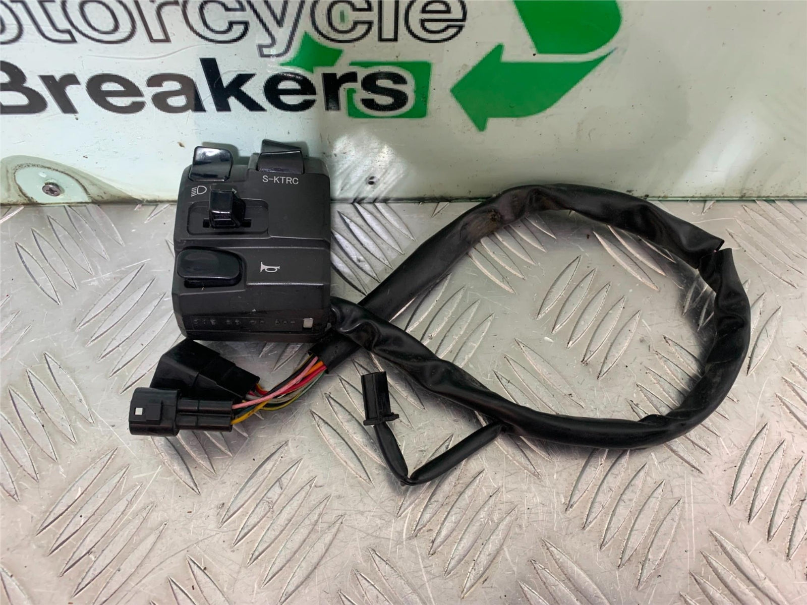 KAWASAKI ZX10R ZX 10R LEFT SWITCH GEAR   YEAR 2011-2015 (CMB1154)