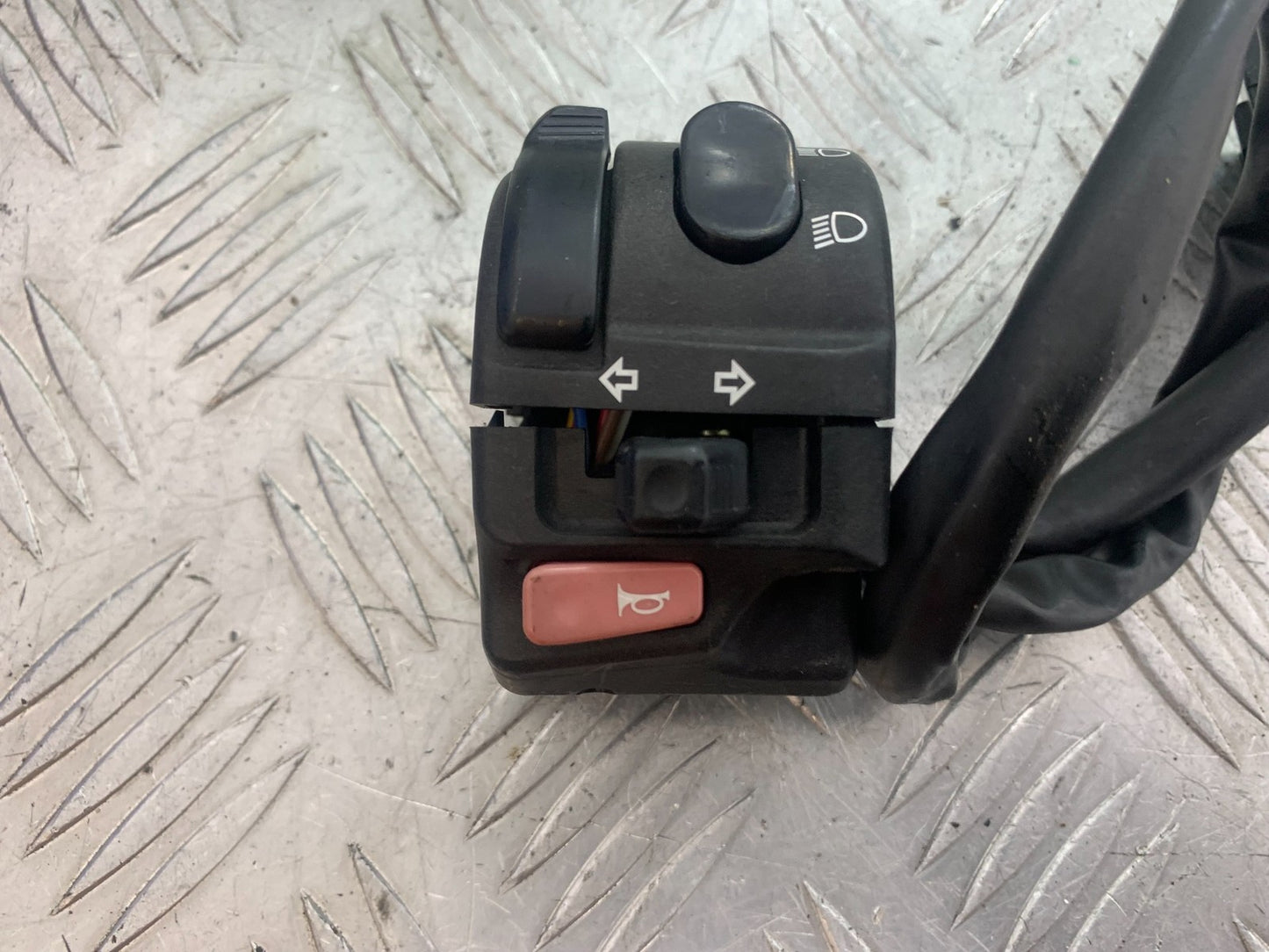 TRIUMPH 955i SPRINT ST LEFT SWITCH GEAR   1999-2004 (CMB1176)