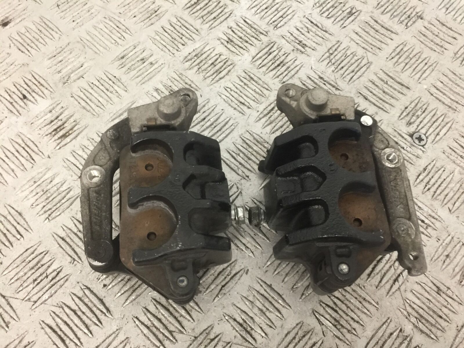 SUZUKI 650 BURGMAN FRONT BRAKE CALIPERS  YEAR 2014-2018 (STOCK 769)