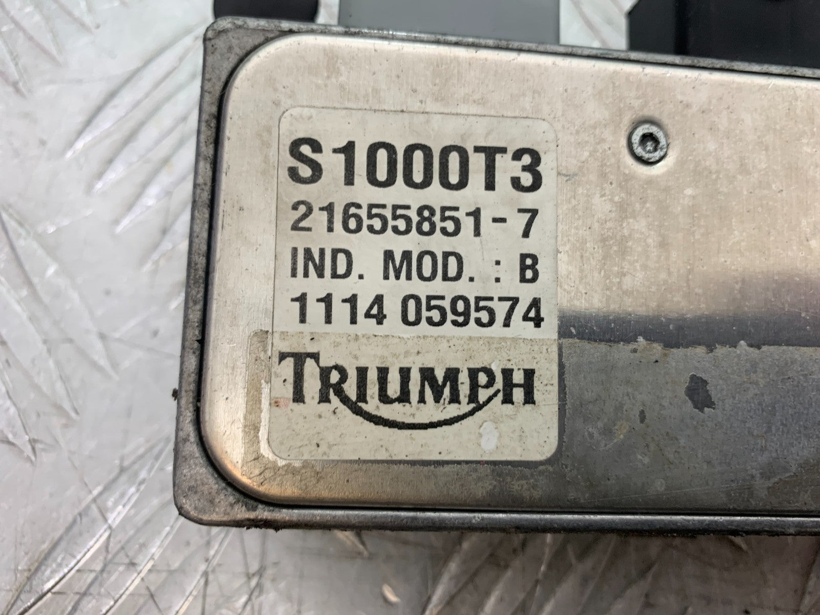 TRIUMPH 955i DAYTONA ECU YEAR 2002-2006 (CMB1229)