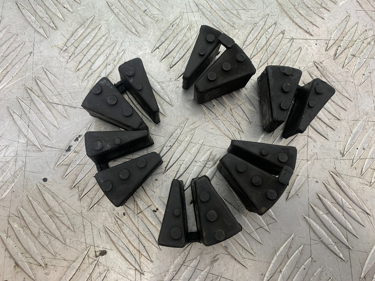 BENELLI BN125 BN 125 CUSH DRIVE RUBBERS  YEAR 2018-2021 (CMB1194)