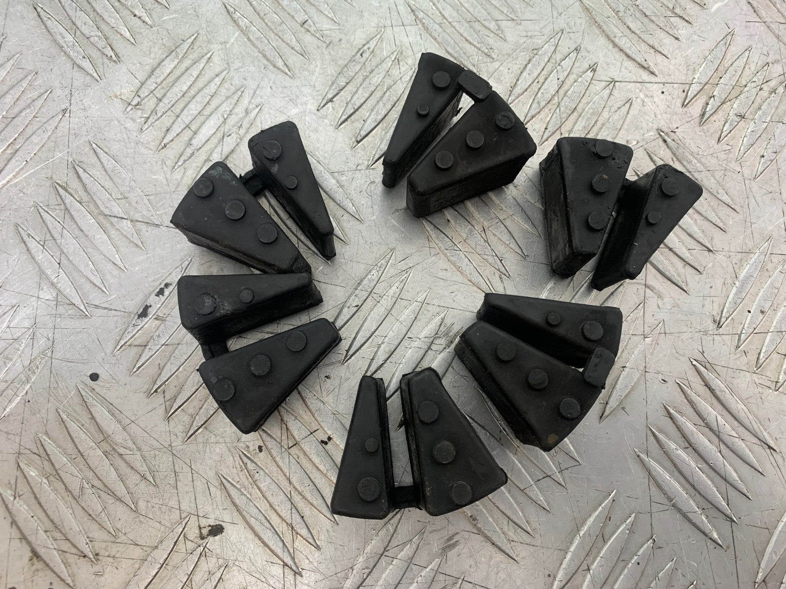 BENELLI BN125 BN 125 CUSH DRIVE RUBBERS  YEAR 2018-2021 (CMB1194)