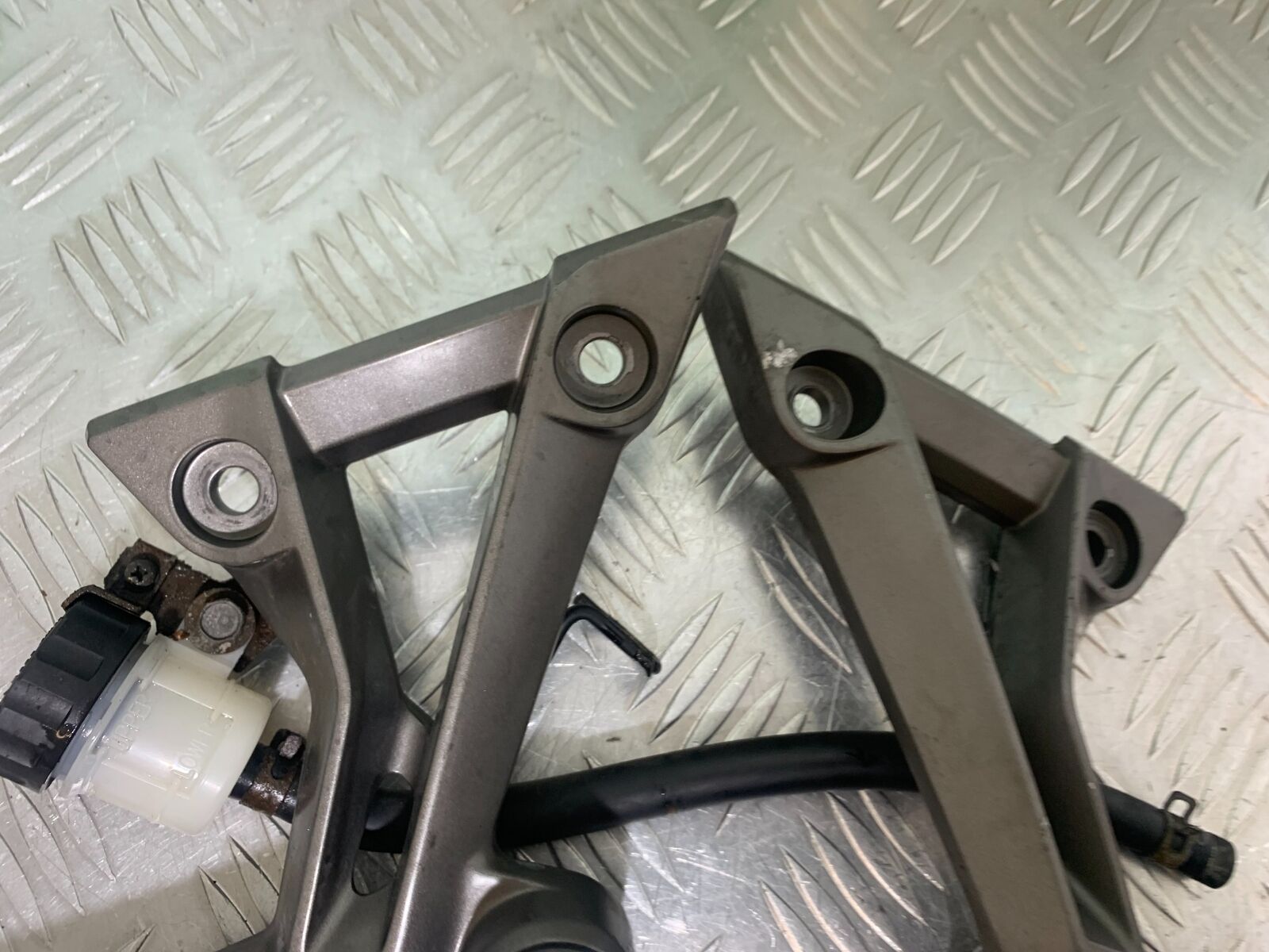 KAWASAKI Z300 ER300 REAR HANGERS AND PEGS   YEAR 2016-2018  (CMB1056)