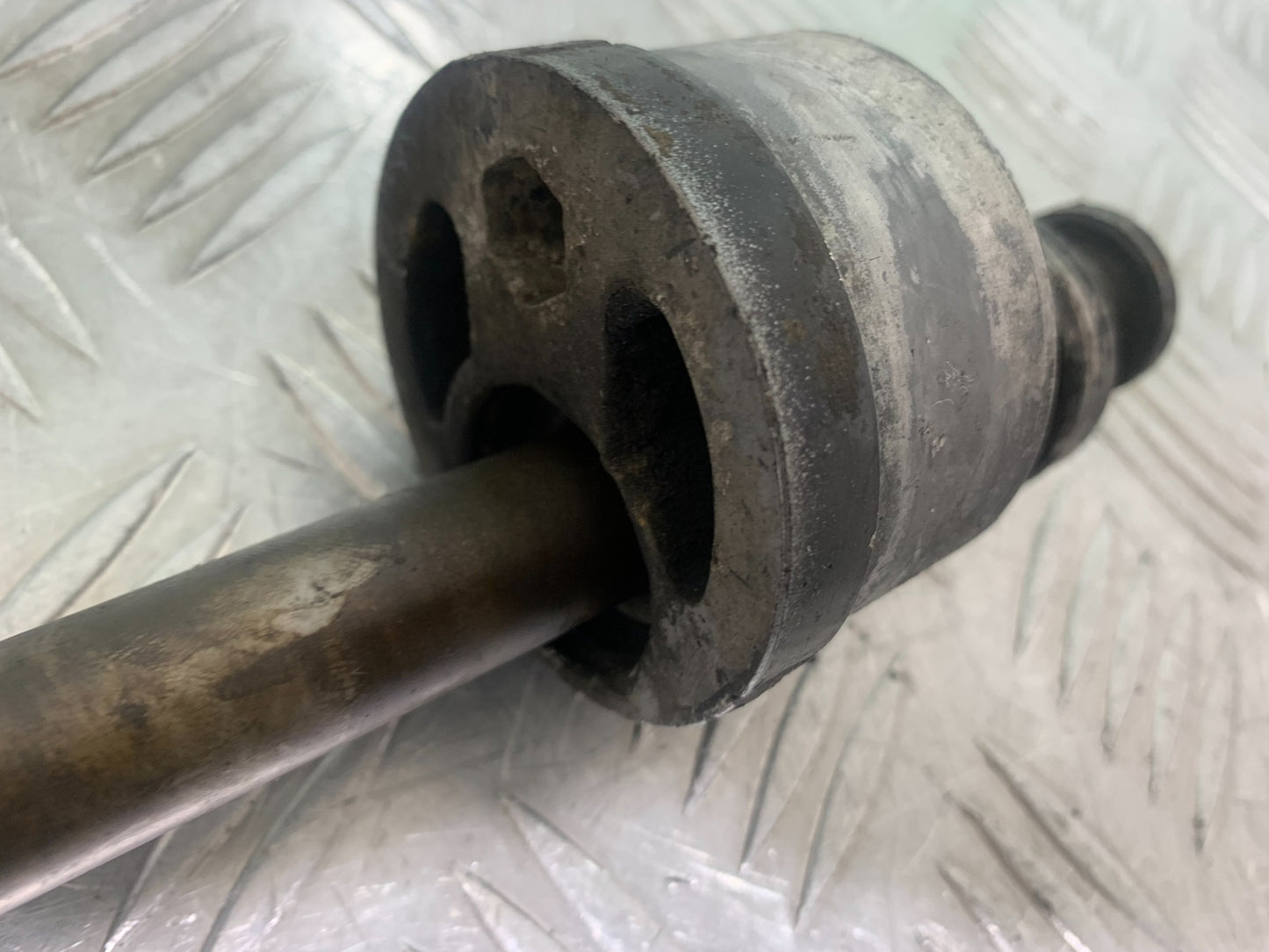 KAWASAKI ZZR1100 D REAR WHEEL SPINDLE  YEAR 1993-2001 (CMB1164)