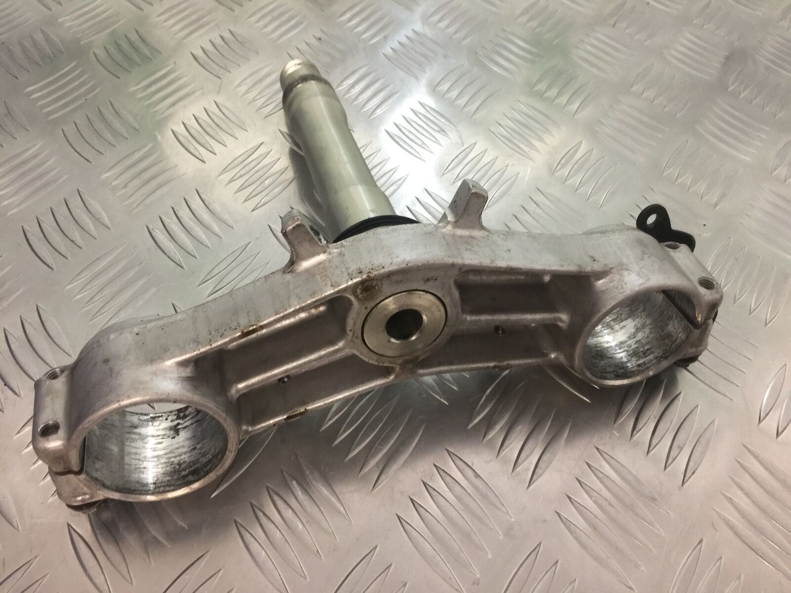 KAWASAKI ZX10R ZX10 R BOTTOM YOKE  YEAR 2004-2005 (STOCK 932)