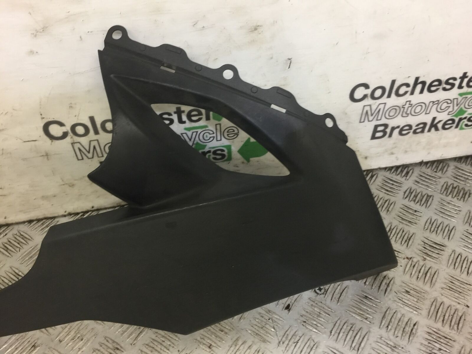 KAWASAKI ZX10R ZX10 R RIGHT BELLYPAN   2008-2010 (STOCK 519)