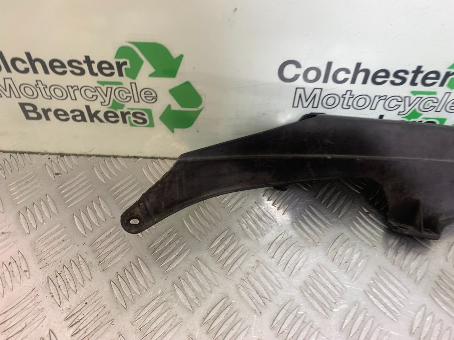 KAWASAKI ZZR1100 D CHAIN GUARD   YEAR 1993-2001 (CMB1164)