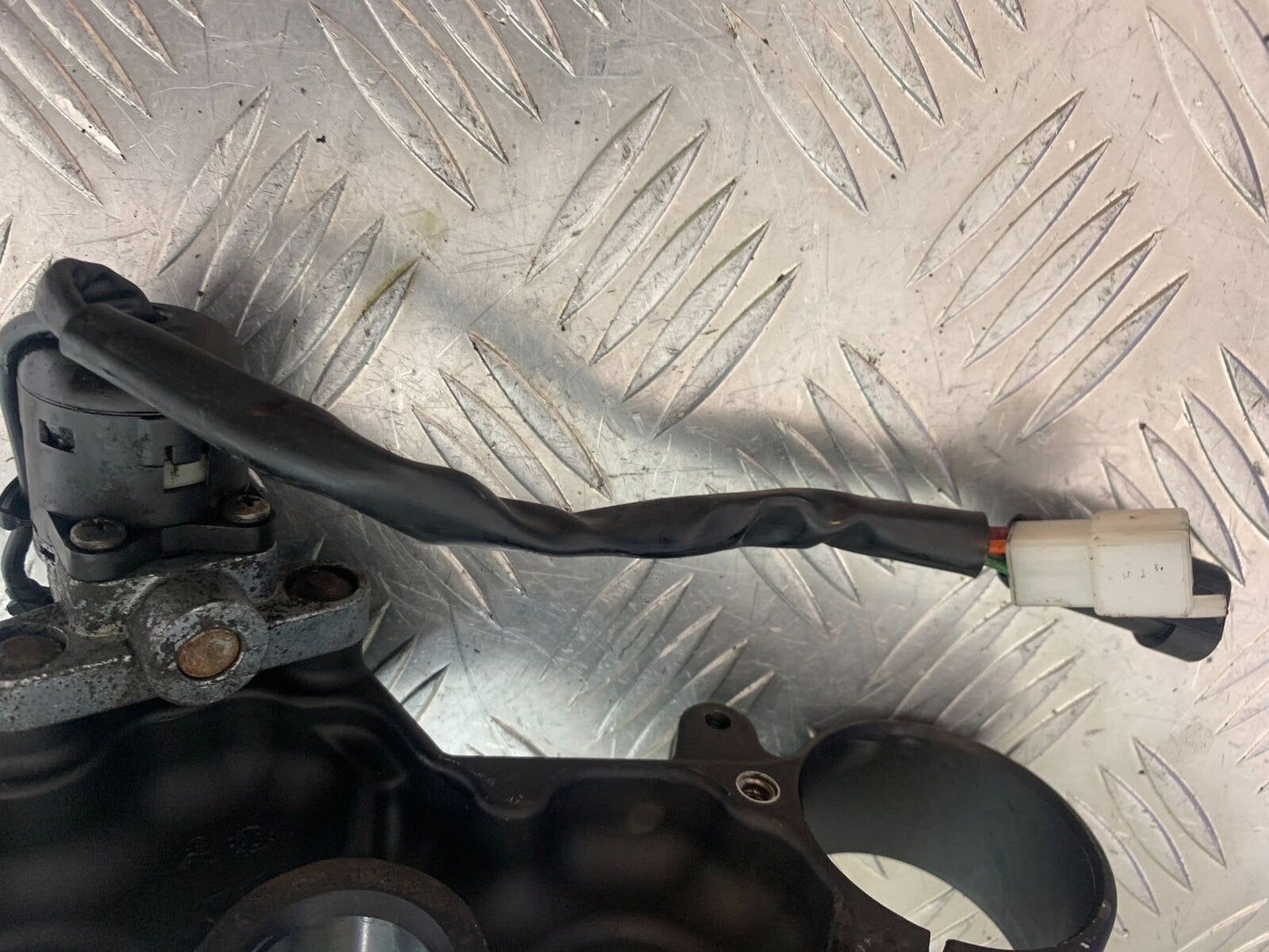 KTM 990 SUPERMOTO T ECU LOCKS KEY   YEAR 2010-2011  (CMB1127)
