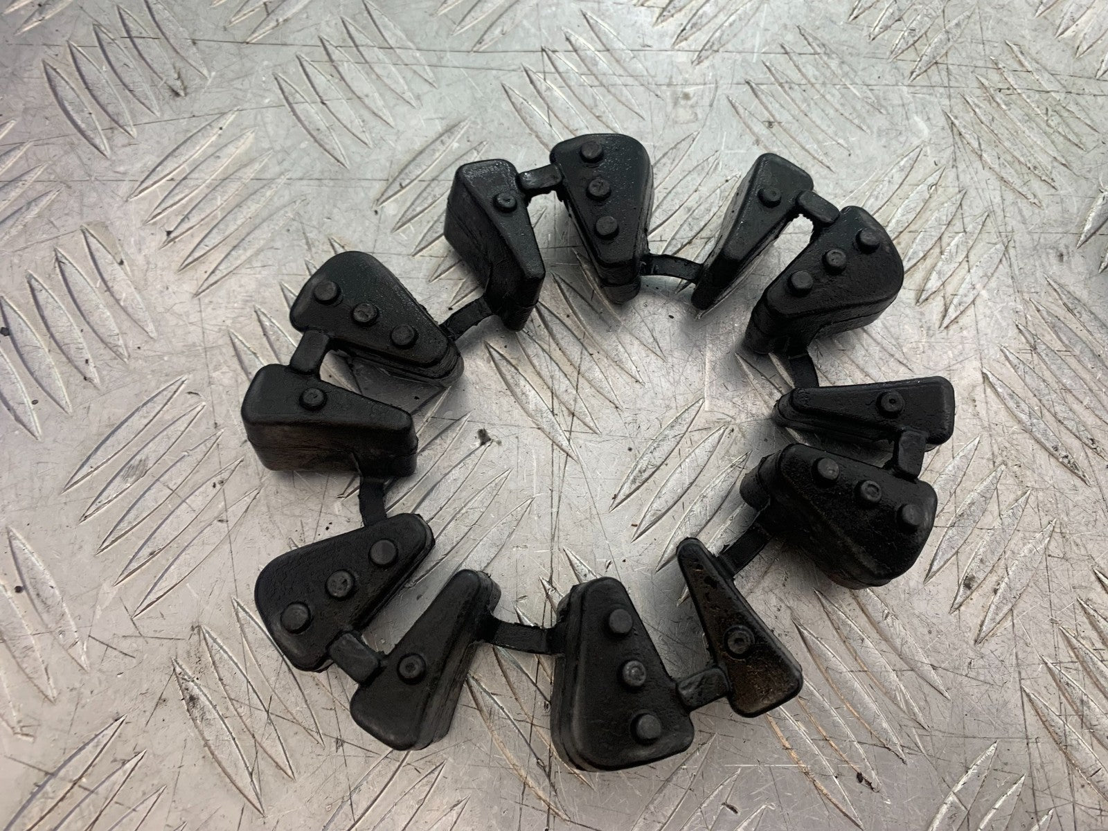 TRIUMPH 675 STREET TRIPLE R CUSH DRIVE RUBBERS YEAR 2013 - 2016 (CMB1221)