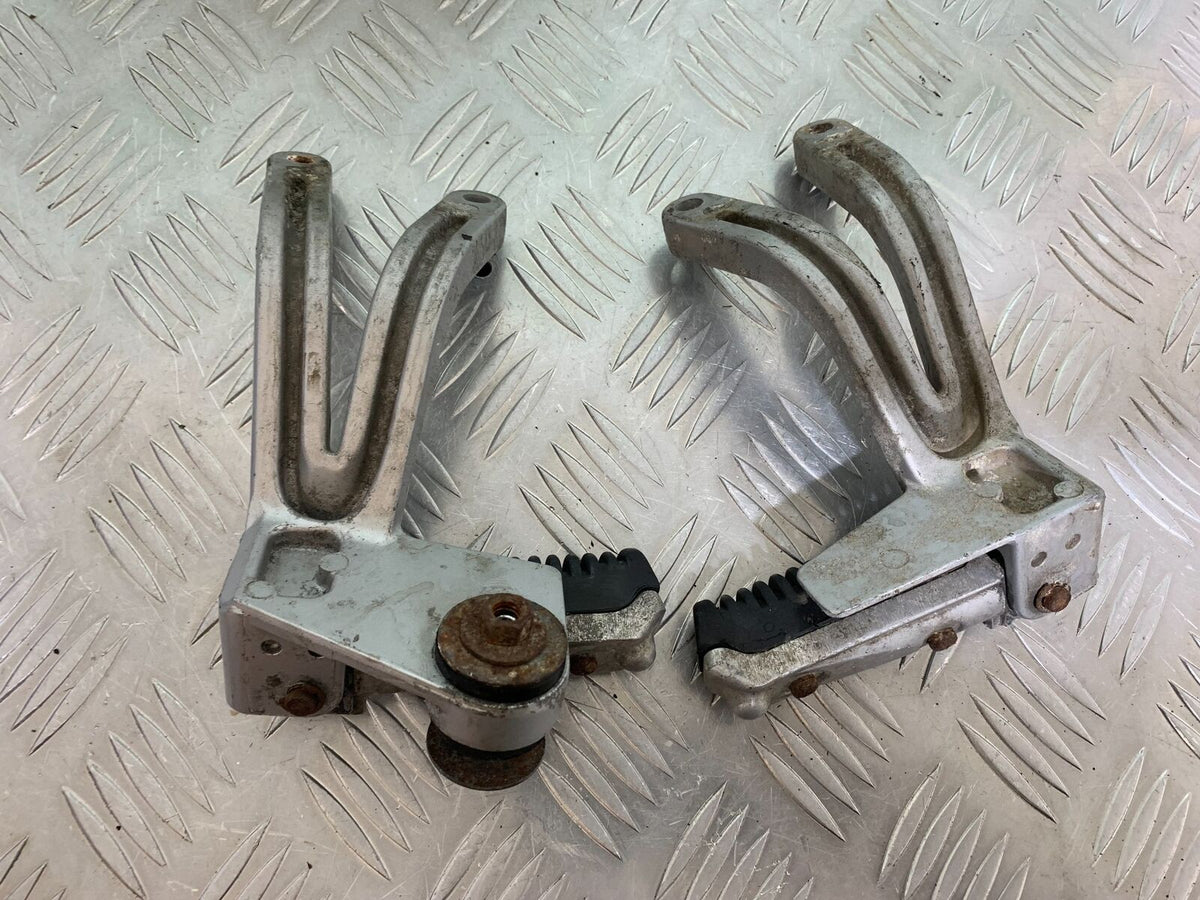 SUZUKI RF900 RF 900 REAR HANGERS  YEAR 1994-1999 (CMB1020)