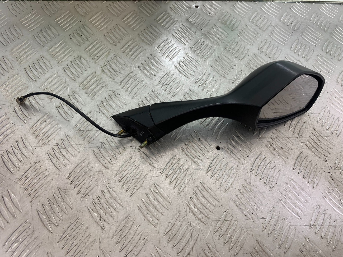 TRIUMPH 1050 SPRINT GT RIGHT MIRROR YEAR 2010-2016 (CMB1250)