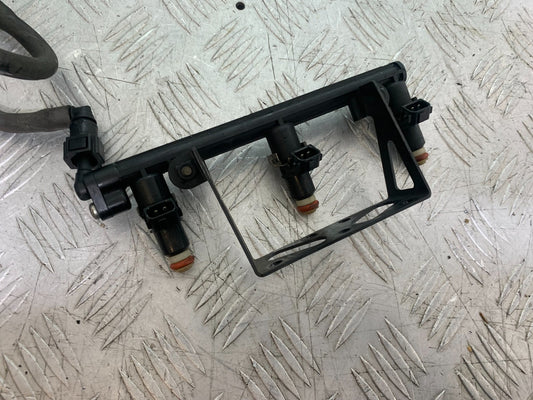 TRIUMPH 1050 SPEED TRIPLE INJECTORS YEAR 2005-2007 (CMB1322)