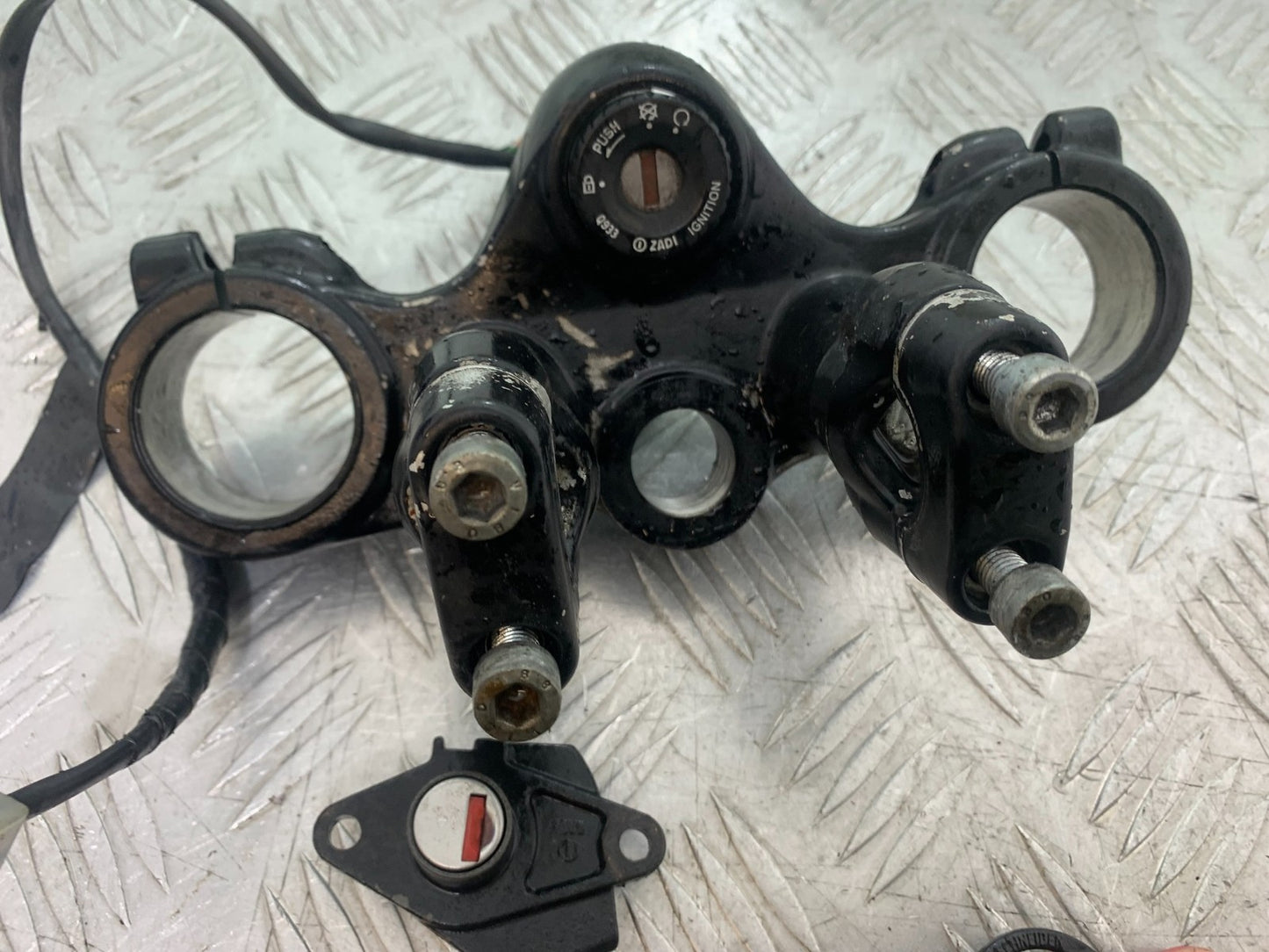 APRILIA 650 PAGASO STRADA LOCKS KEYS TOP YOKE   YEAR 2005-2010 (CMB1260)