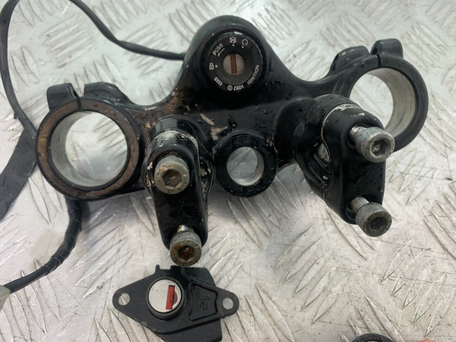 APRILIA 650 PAGASO STRADA LOCKS KEYS TOP YOKE   YEAR 2005-2010 (CMB1260)