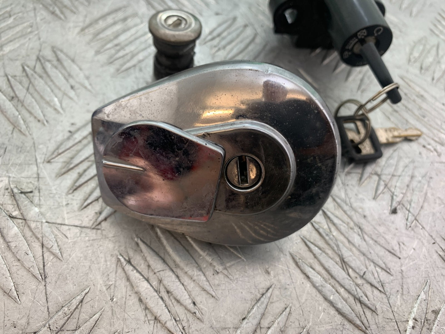 HONDA VT700 VT 700 SHADOW LOCKS AND KEYS   YEAR 1984-85 (CMB1328)