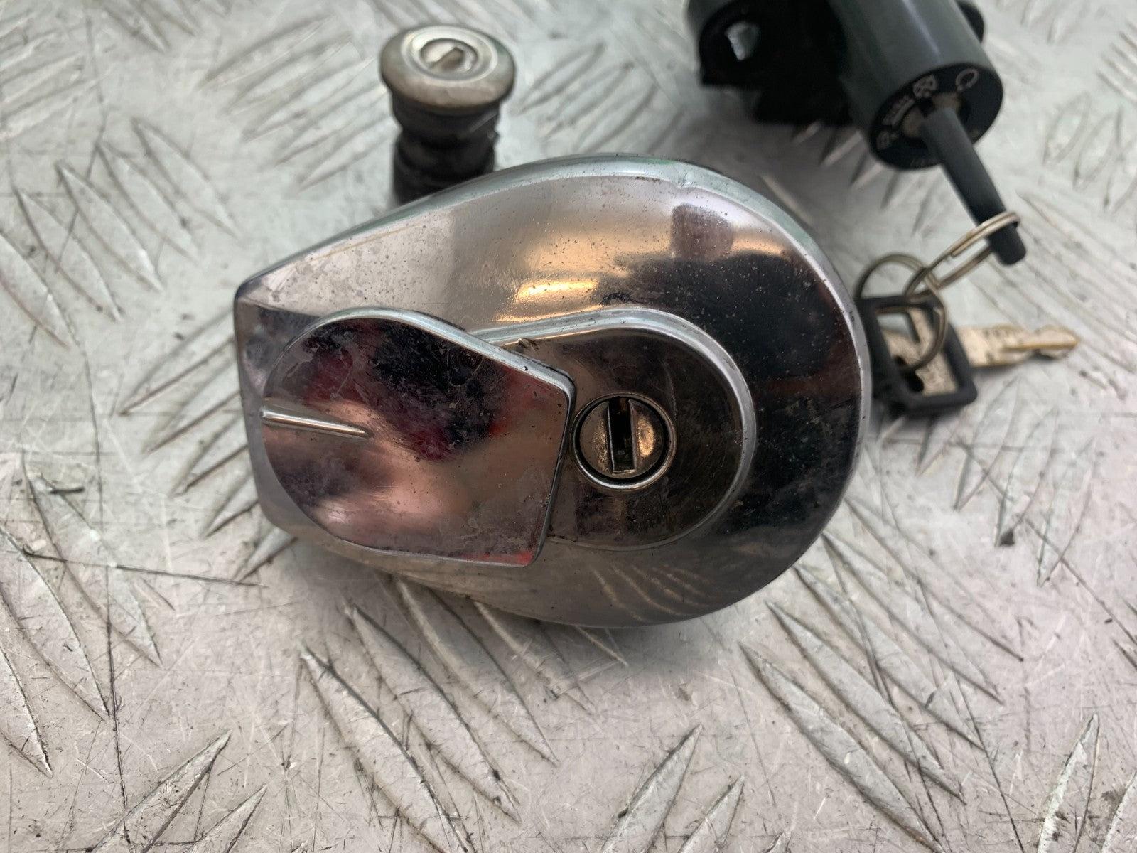 HONDA VT700 VT 700 SHADOW LOCKS AND KEYS   YEAR 1984-85 (CMB1328)