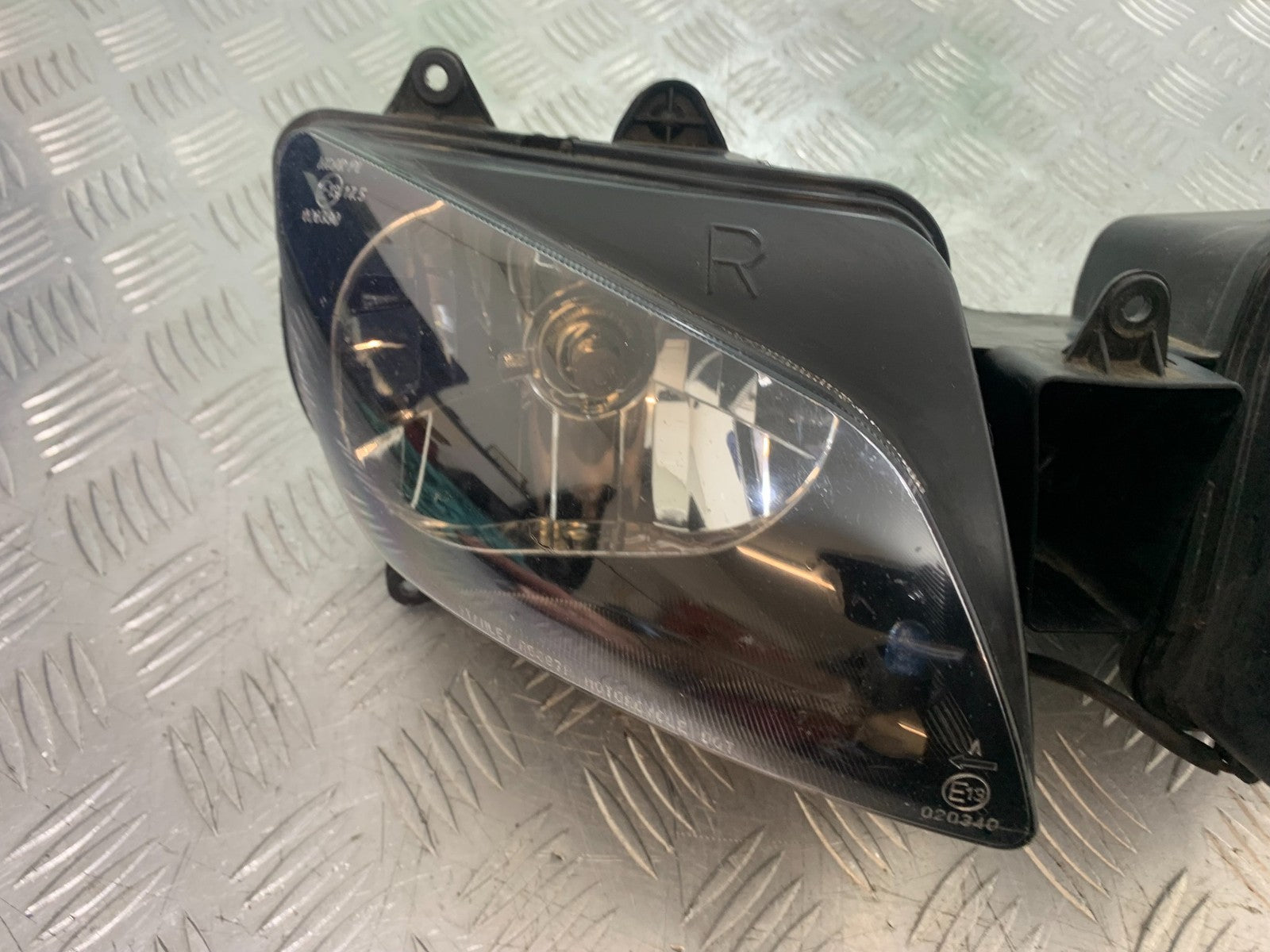 YAMAHA YZF R1 4XV HEADLIGHT  YEAR 1998-99 (CMB1291)