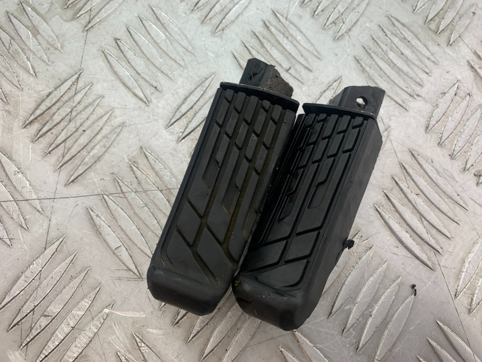 KAWASAKI J125 J125 FOOTPEGS   YEAR 2016-2020 (CMB1158)